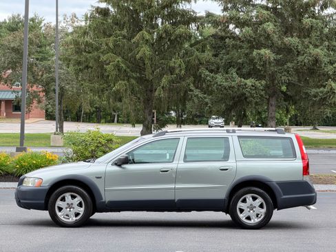 Used 2005 Volvo XC70 UNAVAIL AWD/4WD image 2