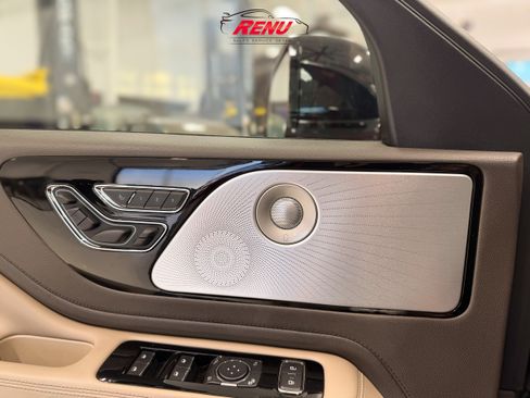 Used 2020 Lincoln Aviator Reserve image 11