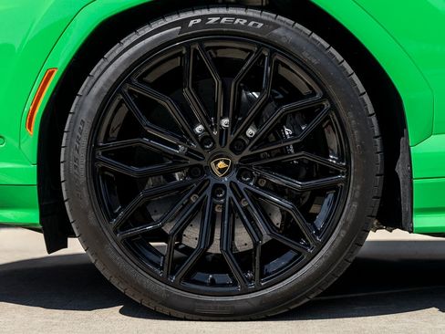 Used 2025 Lamborghini Urus SE AWD/4WD image 12