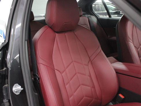 Used 2025 BMW i5 xDrive40 image 48