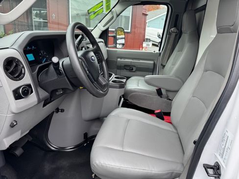 Used 2024 Ford E-350 and Econoline 350 image 10