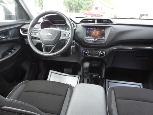 Used 2021 Chevrolet TrailBlazer LS AWD/4WD image 19