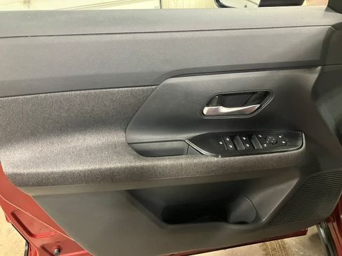 Used 2025 Nissan Kicks SV image 8