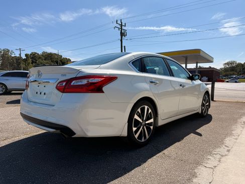 Used 2016 Nissan Altima image 6