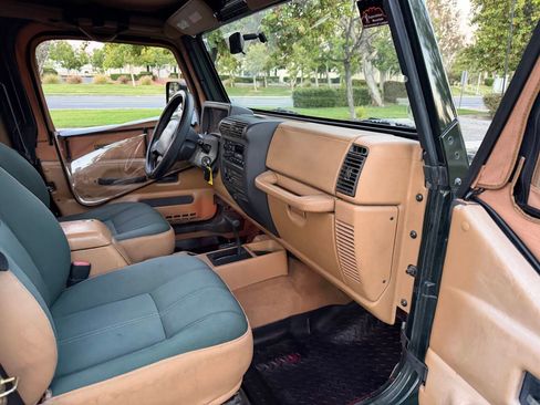 Used 1998 Jeep Wrangler 4WD Sahara image 30