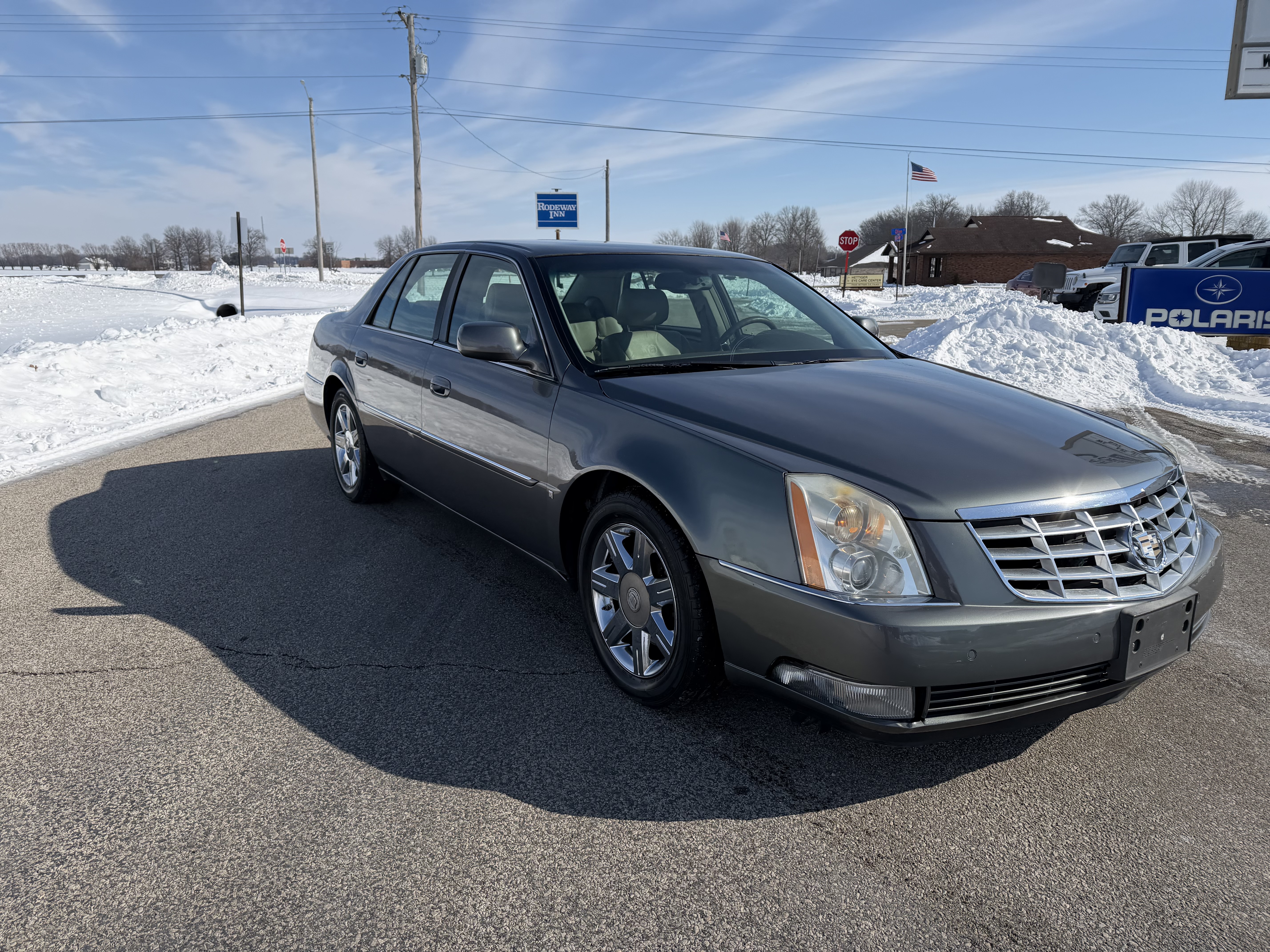 Used 2006 Cadillac DTS Sedan 4D FWD image 3