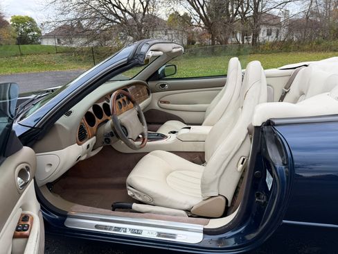 Used 1998 Jaguar XK8 image 22