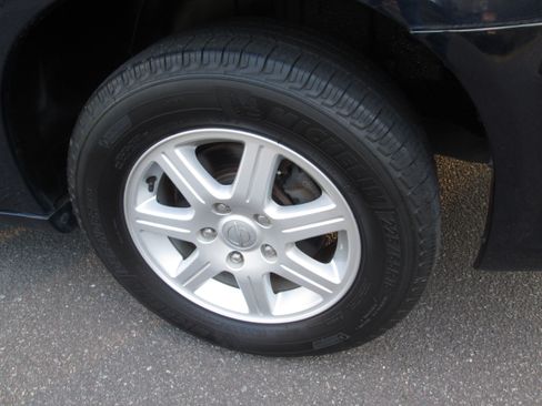 Used 2012 Chrysler Town & Country Touring image 17