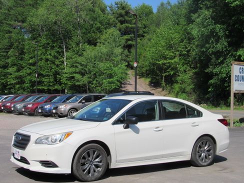 Used 2017 Subaru Legacy 2.5i AWD/4WD image 2