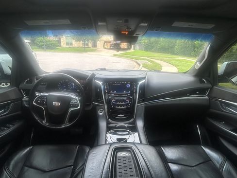 Used 2017 Cadillac Escalade 2WD Platinum image 29