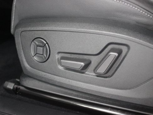 Used 2024 Audi Q4 e-tron Premium Plus image 31