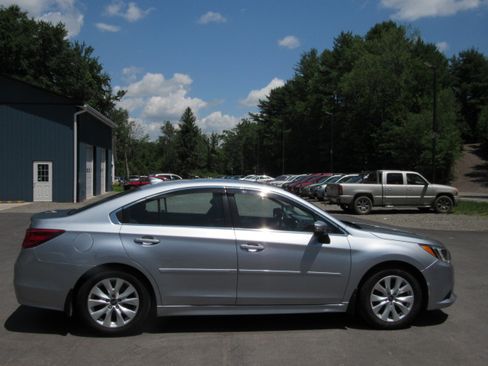 Used 2017 Subaru Legacy 2.5i Premium AWD/4WD image 8