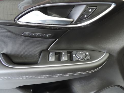 Used 2025 Buick Envision Preferred image 33