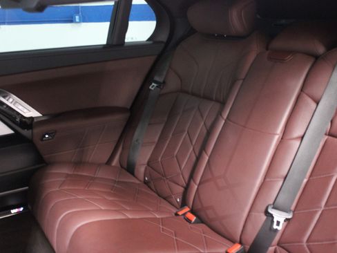 Used 2024 BMW i7 eDrive50 RWD image 52