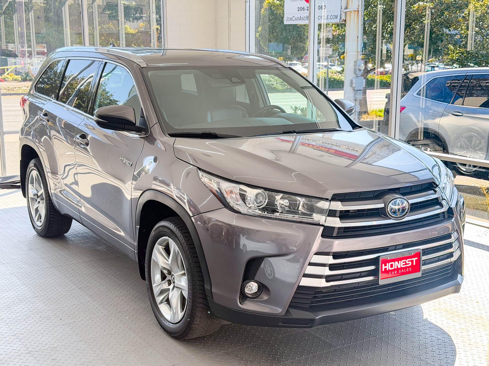 Used 2019 Toyota Highlander AWD Hybrid image 1