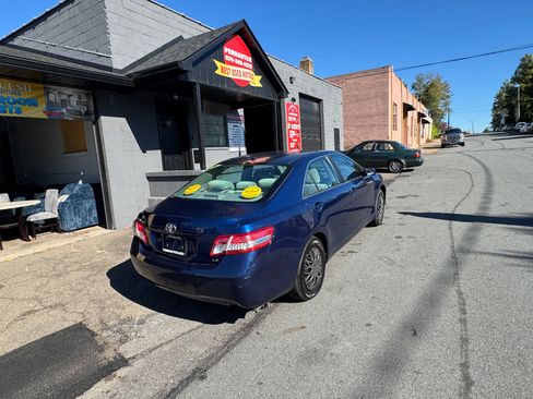 Used 2010 Toyota Camry image 4