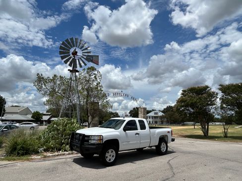 Used 2008 Chevrolet Silverado 1500 4x4 Extended Cab LTZ w/ Z71 image 1