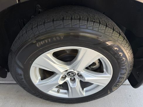 Used 2021 Toyota Highlander AWD LE V6 image 23