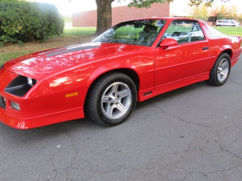 Used 1990 Chevrolet Camaro IROC-Z image 4