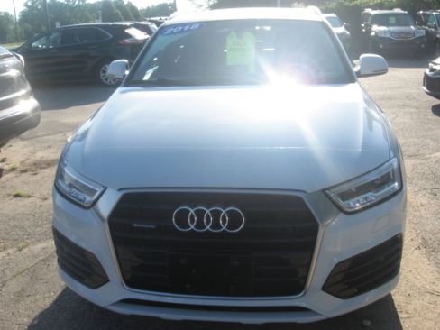 Used 2018 Audi Q3 quattro 2.0T Premium Plus AWD/4WD image 2