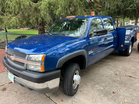 Used 2004 Chevrolet Silverado 3500 W/T image 1