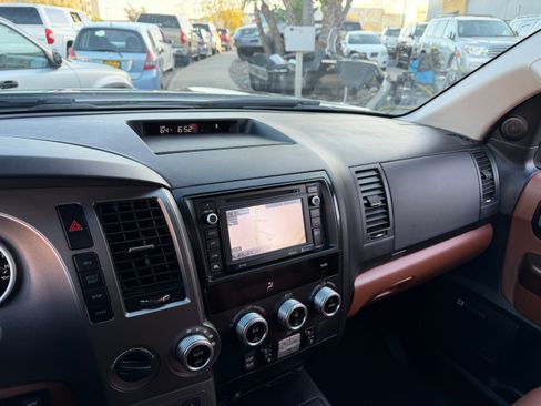 Used 2016 Toyota Sequoia Platinum image 31