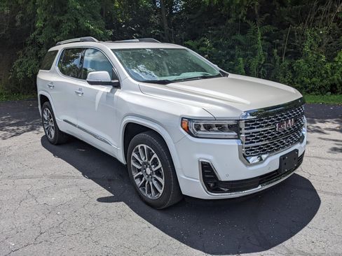 Used 2022 GMC Acadia AWD Denali image 4