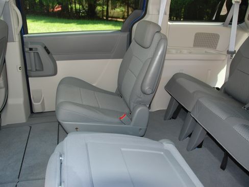 Used 2010 Dodge Grand Caravan SE FWD image 26