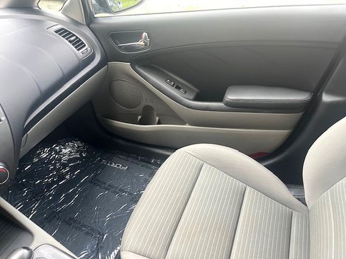 Used 2015 Kia Forte LX image 33