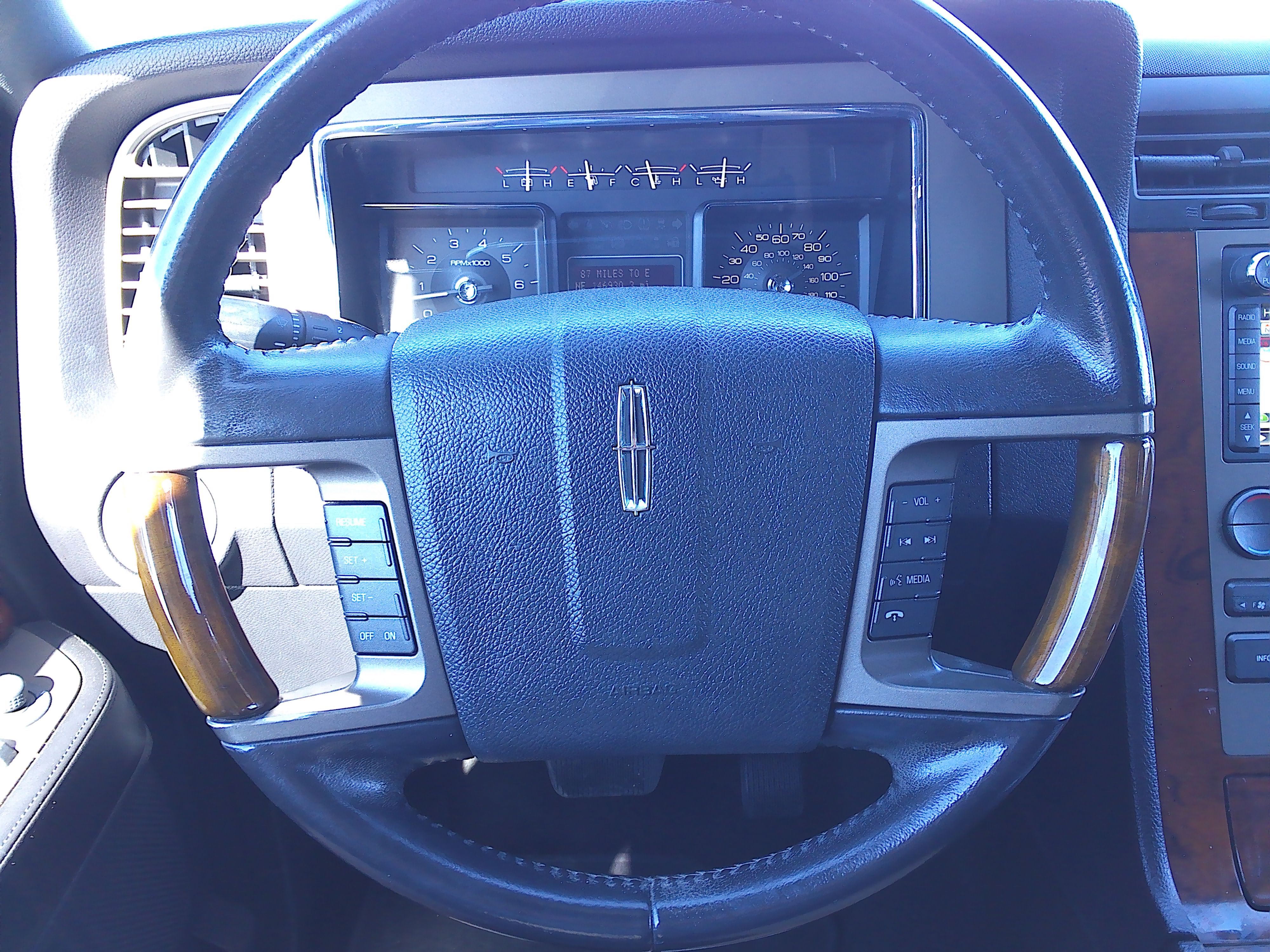 Used 2012 Lincoln Navigator 4WD image 26