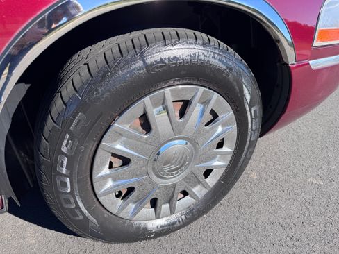 Used 2005 Mercury Grand Marquis GS image 27