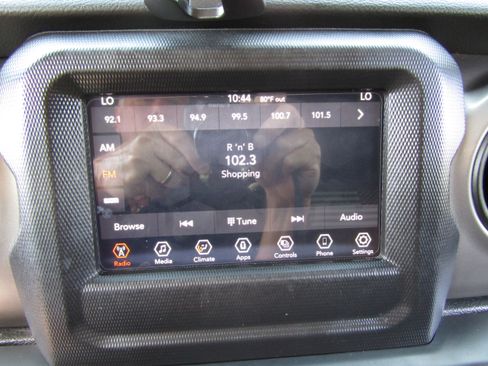 Used 2021 Jeep Gladiator Sport image 17