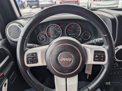 Used 2015 Jeep Wrangler Unlimited Sahara w/ Altitude image 10