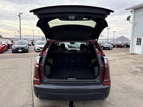 Used 2019 Jeep Cherokee Latitude Plus image 17