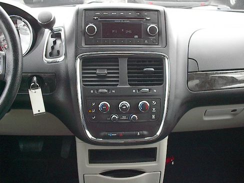 Used 2016 Dodge Grand Caravan SE image 14