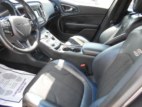 Used 2016 Chrysler 200 S FWD image 8
