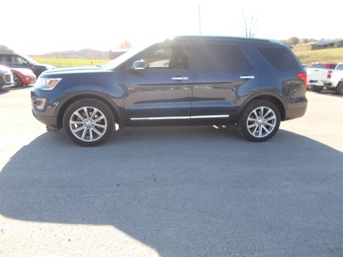 Used 2017 Ford Explorer Limited image 2