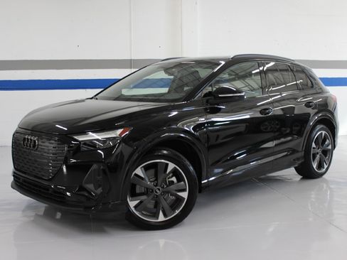 Used 2024 Audi Q4 e-tron Premium Plus image 3