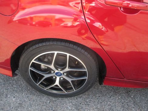 Used 2015 Ford Focus SE Sedan FWD image 12