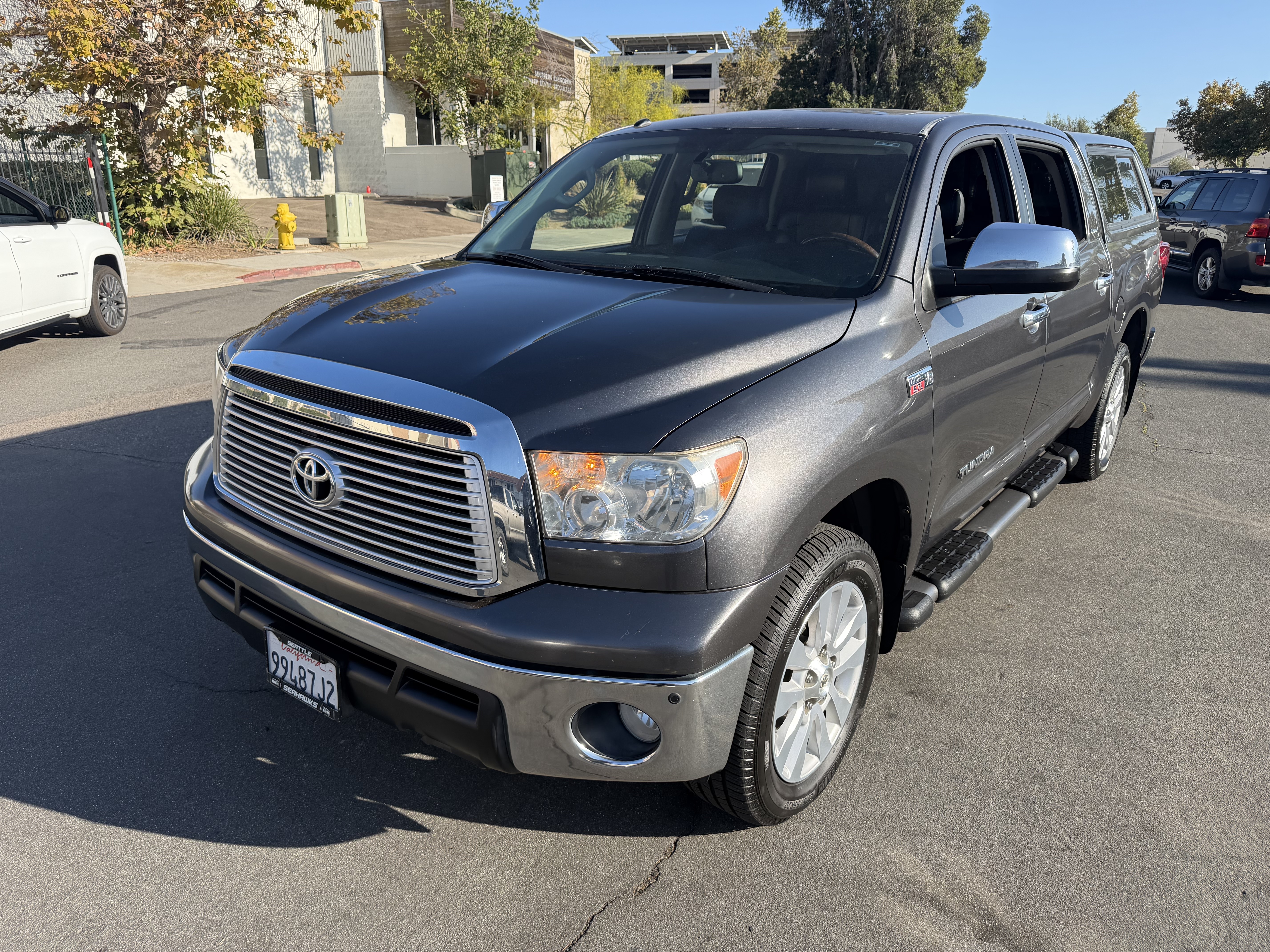 Used 2013 Toyota Tundra 4x4 CrewMax Platinum image 4
