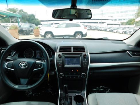 Used 2017 Toyota Camry SE Sedan 4D FWD image 13