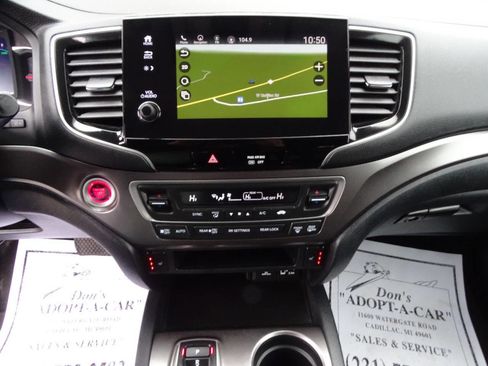 Used 2022 Honda Pilot AWD Black Edition image 23