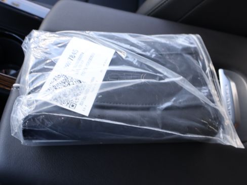 Used 2024 Cadillac Escalade ESV Luxury image 36