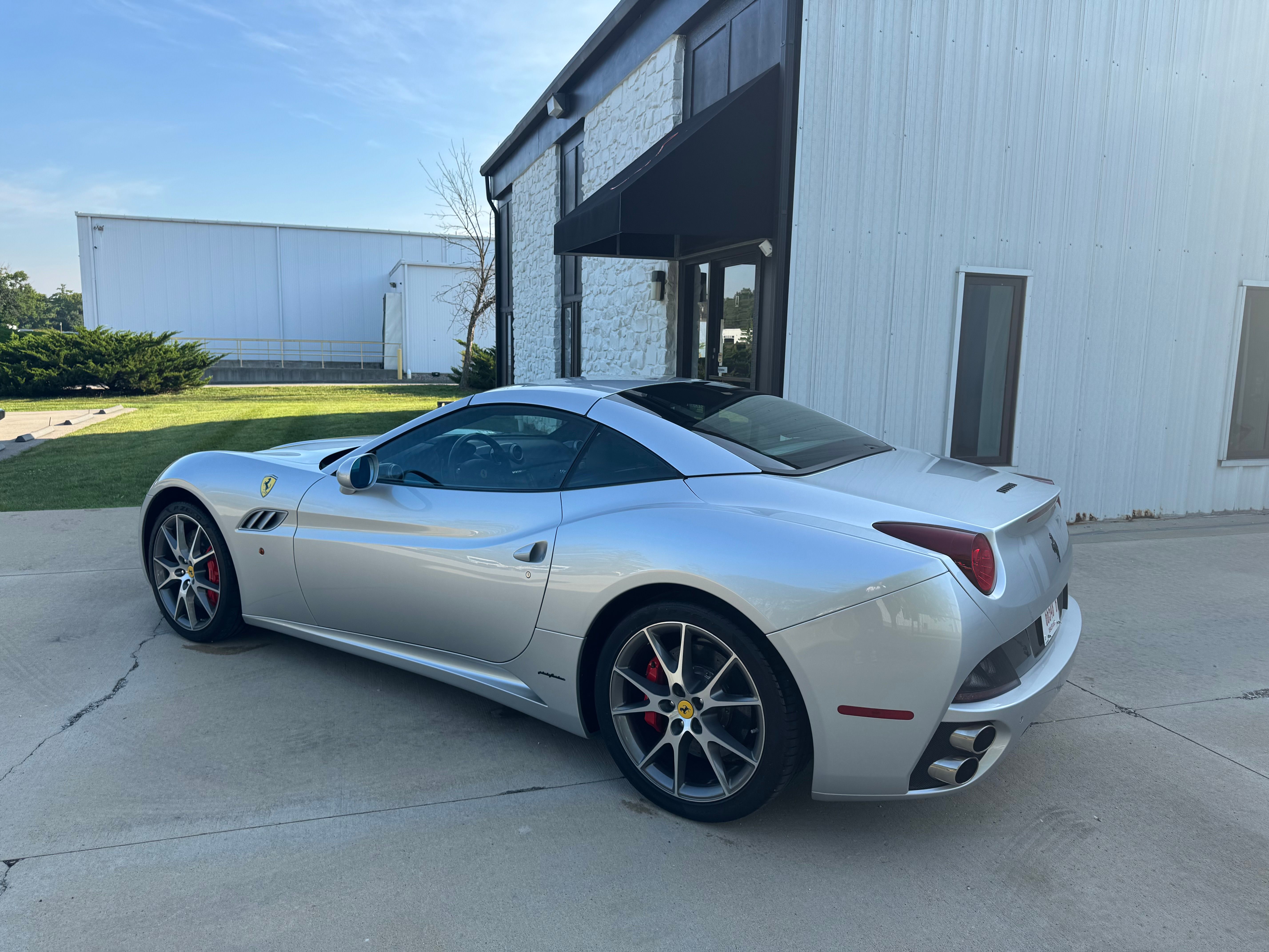 Used 2012 Ferrari California RWD image 9