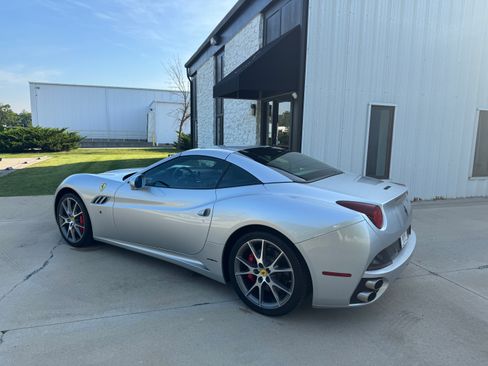 Used 2012 Ferrari California UNAVAIL RWD image 9