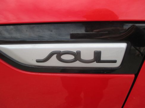 Used 2016 Kia Soul + image 7