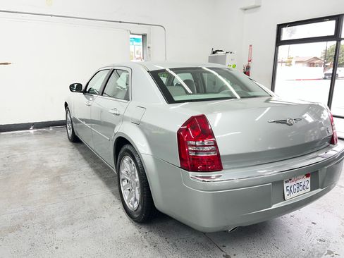 Used 2005 Chrysler 300 C image 6