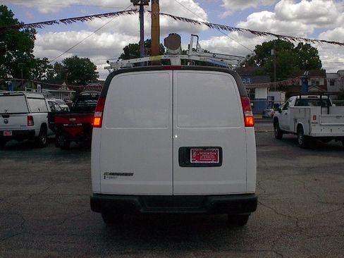 Used 2019 Chevrolet Express 3500 UNAVAIL RWD image 5