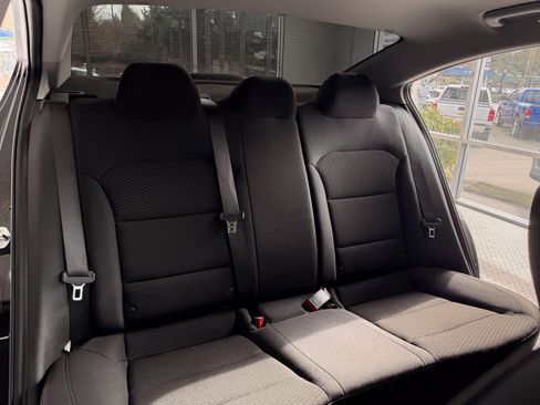 Used 2020 Hyundai Elantra SEL image 15