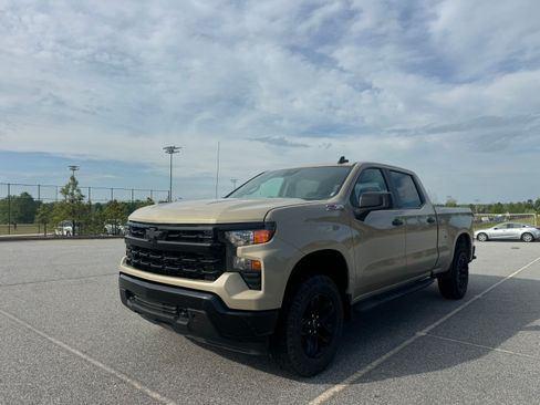Used 2022 Chevrolet Silverado 1500 Custom Trail Boss AWD/4WD image 2